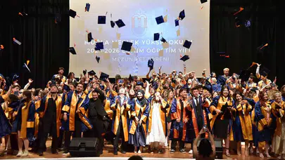Geleceğin profesyonelleri kep fırlattı: Muğla MYO’da gurur dolu gün