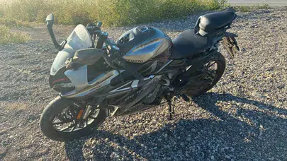 Bilecik’te motosiklet dehşeti: Direksiyon hakimiyetini kaybedince yola savruldu