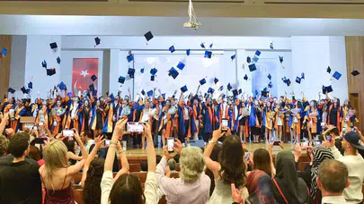 Geleceğin mühendisleri diplomalarını aldı: MSKÜ Teknoloji Fakültesi’nde gurur dolu gün