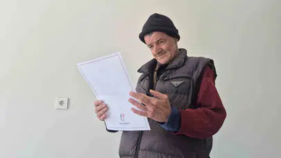Muhtarın şefkat eli engelli İzzet’in yüzünü güldürdü: Yıllardır süren evsizlik kabusu bitti