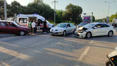 D-650 karayolunda şiddetli çarpışma: Bir sürücü hastanelik oldu