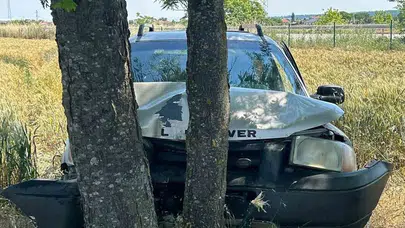Babaeski yolunda korkutan kaza: Direksiyon hakimiyetini kaybetti, ağaçlara çarptı