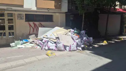 Eskişehir'de yaya yolu işgali: Vatandaşlar can güvenliği için çözüm bekliyor