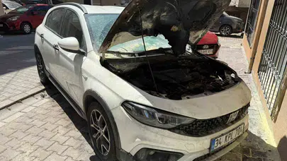 Esenyurt’ta dehşet anları: Aracı ateşe verip bir de video çektiler
