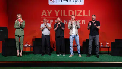 2002’nin efsaneleri Bursa’da buluştu: "O saç stili bana ilk 11’i getirdi"