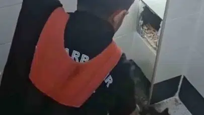 Diyarbakır’da nefes kesen kurtarma operasyonu: Minik can için duvarları yıktılar