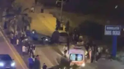 Tarsus'ta kaza sonrası film sahnelerini aratmayan kovalamaca: Araçtan inip kaçtılar, Yunuslara yakalandılar