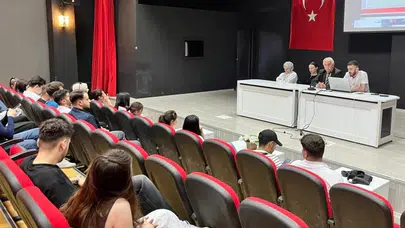 Gençlerden Avrupa Birliği vizyonu: Geleceğin dünyasında demokrasi ve ekonomi masaya yatırıldı