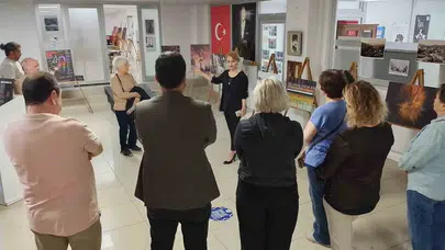 Bilecik’te sanat ve bilim buluştu: Fotoğraflar beyin kıvrımlarında yolculuğa çıkardı
