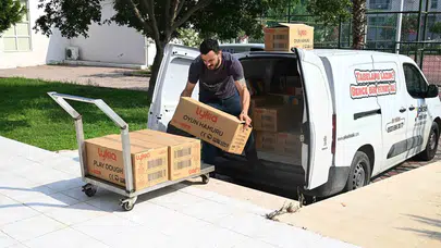 Kemer’de okul heyecanı erken başladı: 6 bin 500 öğrencinin kırtasiye yükü belediyeden
