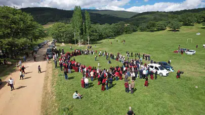 Sındırgı’da yayla havası çocukluk anılarını canlandırdı: Geleneksel oyunlar kuşakları buluşturdu
