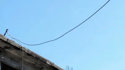 Şanlıurfa'da şoke eden görüntü: Elektrikli aracını direkten kaçak hatla şarj ederken yakalandı
