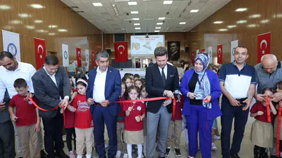 Tavas’ta edebiyat rüzgarı: 39 yazar okurlarıyla bir araya geldi