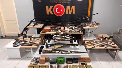 Uşak’ta cephanelik gibi ev: Antika tüfeklerden kılıçlara kadar her şey çıktı