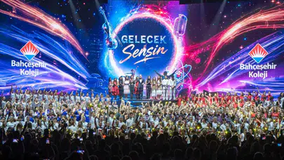 Gelecek nesiller sahnede devleşti: 700 öğrenci hayallerini sanatla buluşturdu