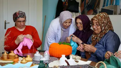 Sadece öğrenmiyorlar, geleceği ilmek ilmek işliyorlar: Yeşilyurt’ta kursiyerlerin büyük başarısı