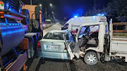 Ünye'de acı bilanço: Bulvara çıkan kamyonet ile otomobil çarpıştı