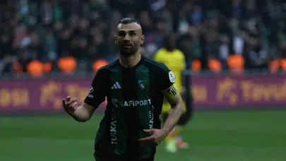 Kocaelispor'da yaprak dökümü: Tecrübeli golcü ile vedalaşıldı