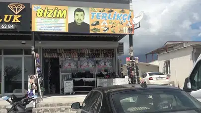Depremzede esnafın hayata tutunma çabası: Dükkanının önüne kendi fotoğrafını astı