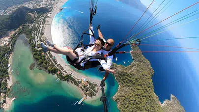 Gökyüzünde bayram bereketi: Fethiye’de 8 bini aşkın kişi bulutlara dokundu