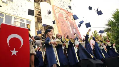 Önlüklerini giydiler, yeminlerini ettiler: Manisa’da binlerce genç meslek hayatına "merhaba" dedi