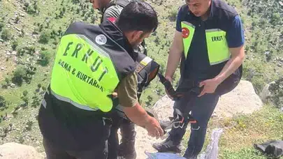 8 gün süren yaşam mücadelesi mutlu bitti: Kayalıklarda mahsur kalan keçi için nefes kesen operasyon