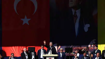 Hakan Safi’den Fenerbahçe kongresinde tarihi meydan okuma: Masaysa masayı kırarım, yapıysa yapıyı bozarım