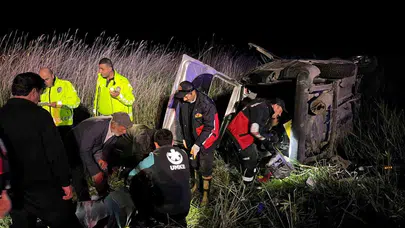 Van'da gece yarısı dehşeti: Takla atan araçta can pazarı yaşandı