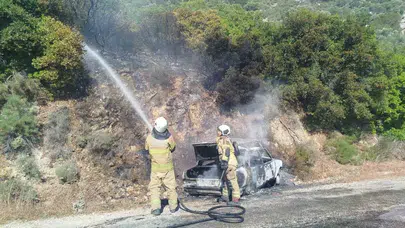 İzmir’de faciadan dönüldü: Alev topuna dönen araç ormana ulaşmadan durduruldu