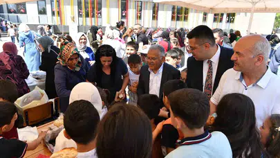 Kayseri’de bahar rüzgarları okullarda esti: Başkan Büyükkılıç öğrencilerin neşesine ortak oldu