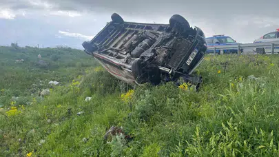 Kars-Ardahan yolunda korkutan kaza: Direksiyon hakimiyetini kaybetti, şarampole uçtu