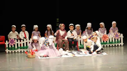 Miniklerin sahne heyecanı salonu mest etti: Sinop’ta Kur’an kursu öğrencileri hünerlerini sergiledi