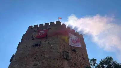 Kızılkule’de dev bayrak dalgalandı: Jandarma’nın 187. yılına görkemli kutlama