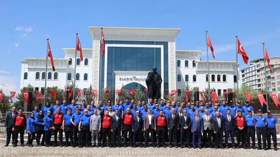Adaletin gizli kahramanları meydanda: 88 yıllık köklü çınar onurlandırıldı
