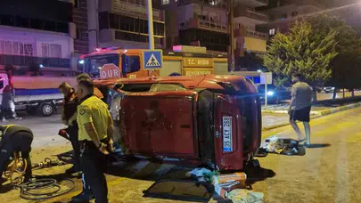 Kuşadası’nda gece yarısı dehşeti: Kontrolden çıkan otomobil aydınlatma direğine çarptı