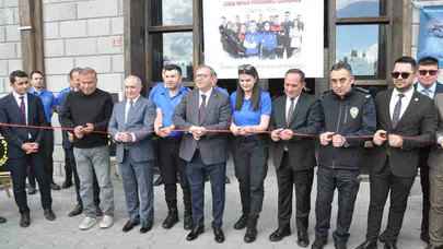 Parmaklıklar ardında üretilen sanat: Kars’ta hükümlülerin el emeği göz nuru eserleri görücüye çıktı