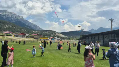 Dijital çağın çocuklarını ekran başından kaldırdılar: Pozantı’da gökyüzü şenlik alanına döndü