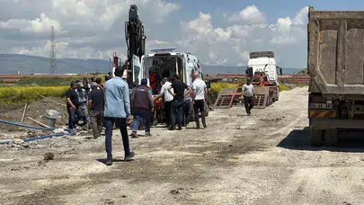 Saniyelerle yarıştı: Göçük altında kalan genç işçiyi mesai arkadaşları ölümün kıyısından çekip aldı