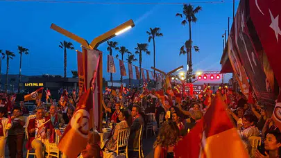 Bandırma’da sarı-kırmızılı gece: Şampiyonluk kupası taraftarla buluştu