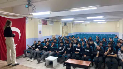 Geleceğin teknolojisi Selendi’de gençlerin elinde şekilleniyor: Liseliler yapay zekayı keşfetti