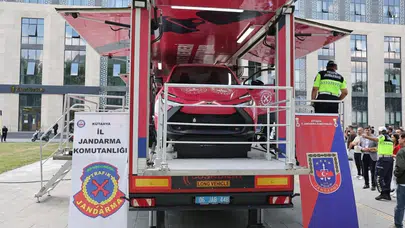 Kütahya’da nefes kesen anlar: Emniyet kemerinin hayati önemi simülasyonla anlatıldı