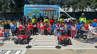 Minik öğrencilere trafik bilinci aşılandı: Jandarma ekipleri Nizip'te sahaya indi