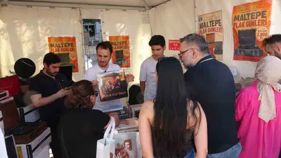 İğnenin plakla buluştuğu o büyülü an: Maltepe’de nostalji rüzgarları esiyor