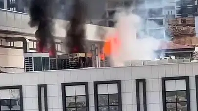 Gaziantep'te yükselen dumanlar paniğe yol açtı: Hükümet konağı şantiyesinde alevli saatler