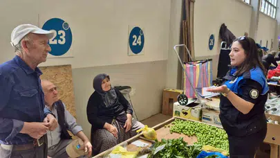 Pazar tezgahında güvenlik alarmı: Polis esnafı ve vatandaşı tek tek uyardı