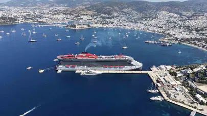 Bodrum’un mavi sularında dev buluşma: 277 metrelik yüzen saray limana demir attı