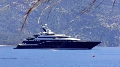 Denizlerin üzerinde süzülen devasa servet: Bodrum’un yeni misafiri dudak uçuklattı