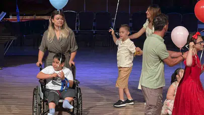 Bodrum’da unutulmaz gün: Özel öğrenciler keplerini gururla havaya fırlattı