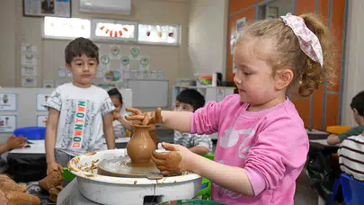 Küçük ellerden büyük sanat: Osmangazi’nin minikleri çömlek ustası oldu