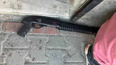 Kula’da kanlı hesaplaşma: Kahvehane önünde pompalı dehşeti kamerada